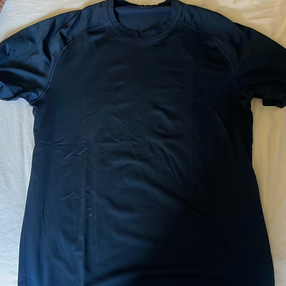 Lululemon Metal Vent Tech Short Sleeve Shirt Size XL. Navy